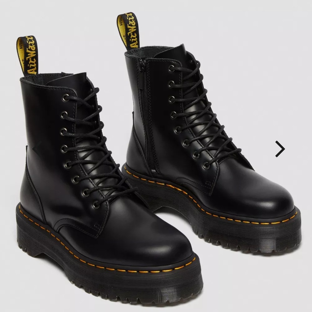 Dr Marten JADON Boot in Black Leather Women’s size 7